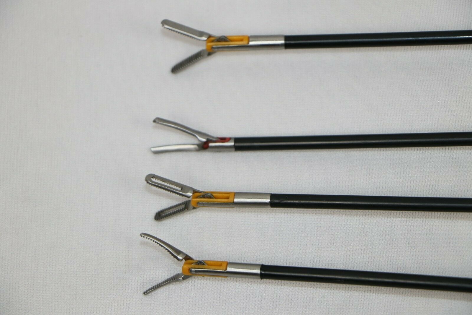 Laparoscopic Bipolar DA Maryland Robi Fenestrated Cutter Grasping Forceps 5mm Forceps
