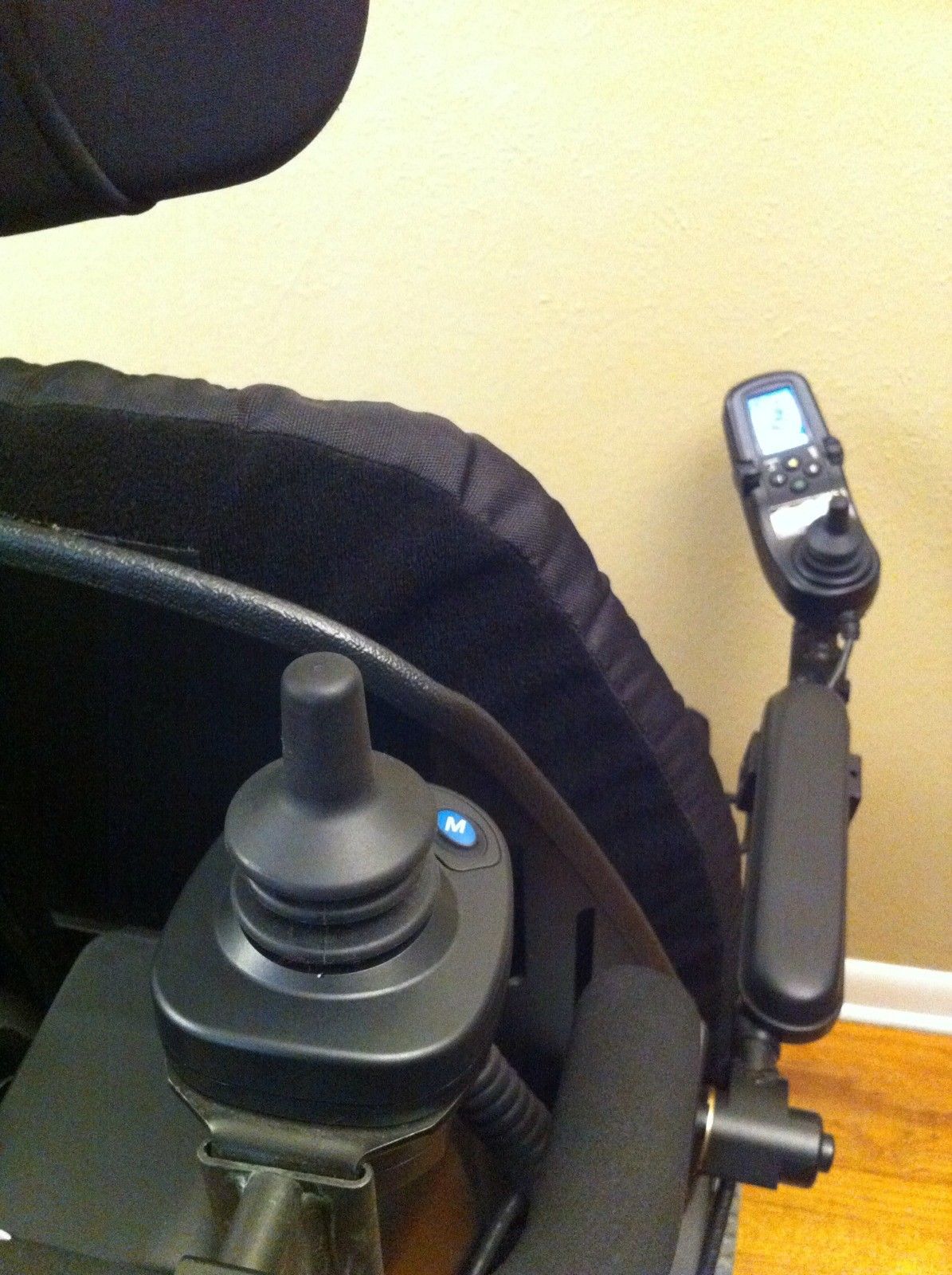 Quantum Q6 Edge Powerchair w/ Power Tilt, Recline,Legs* Wheelchairs