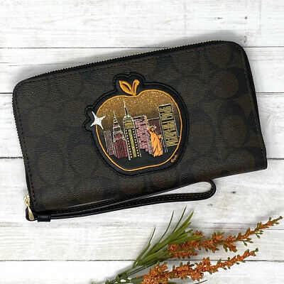 NEW Coach Large Phone Wallet In 