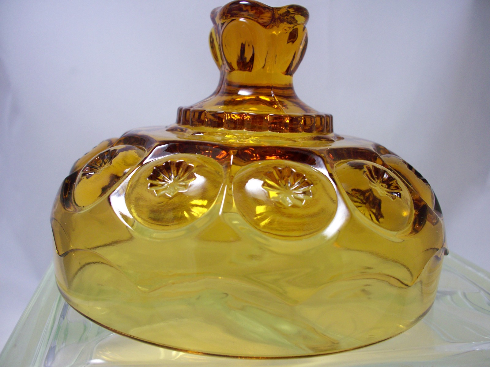 Vintage L. E. Smith Moon & Stars Covered Cheese / Butter Dish Amber