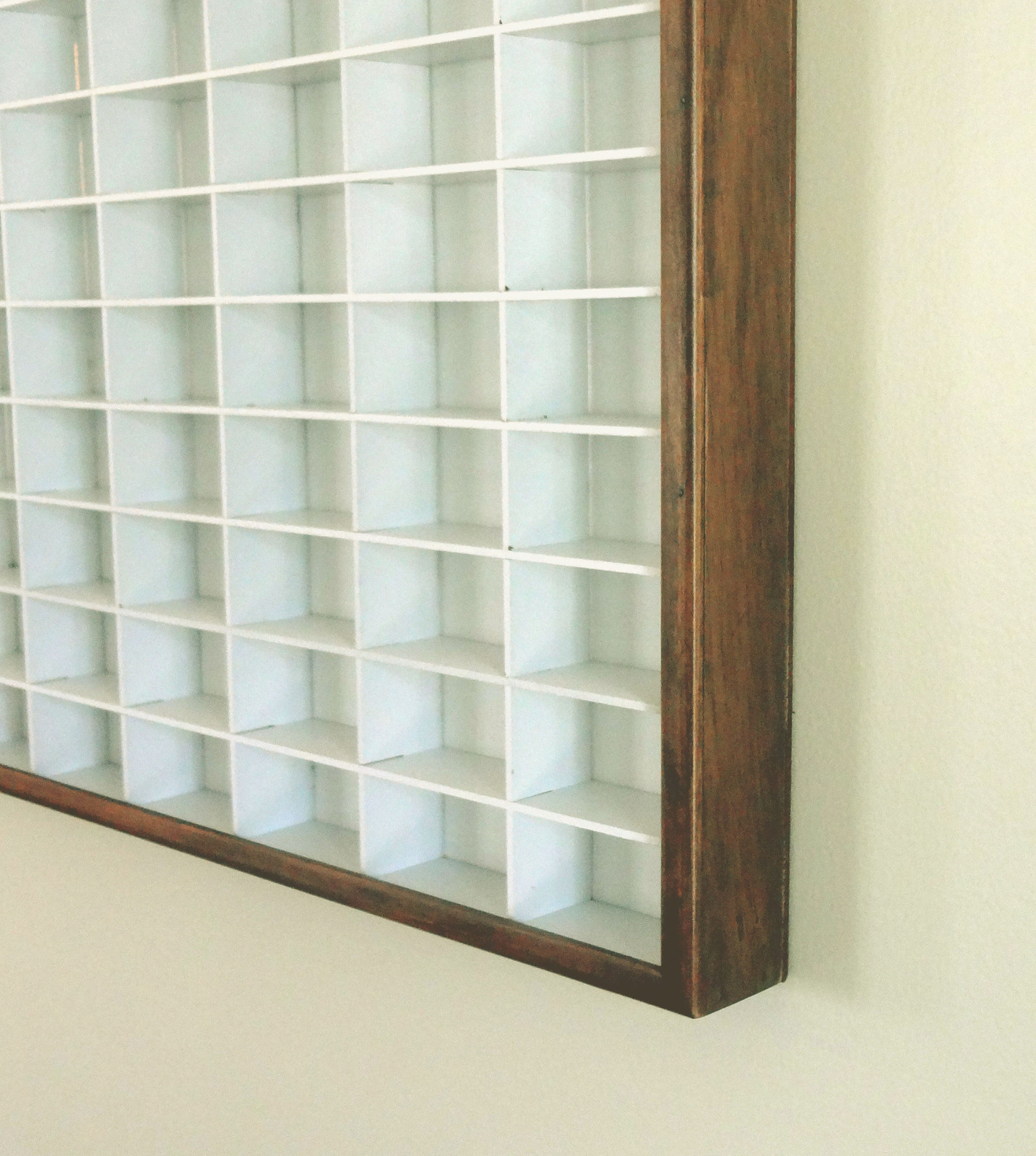 Matchbox Hot Wheels Wall Display Case 164 108 cars White w/ Walnut