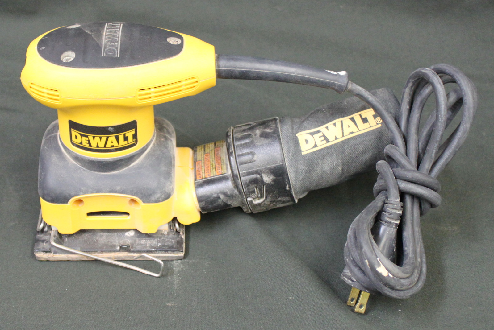 DEWALT 1/4 Sheet Palm Grip Sander D26441 Finishing & Detail Sanders