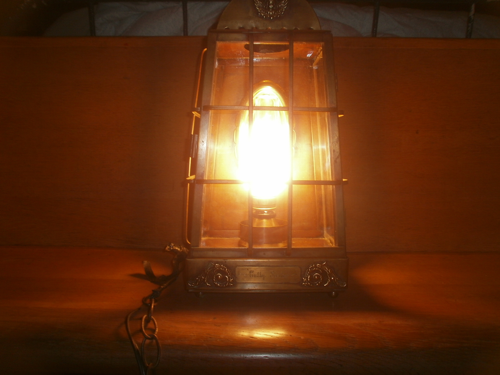 Antique Brass Hanging Light Fixture , " Underwriters Laboratories