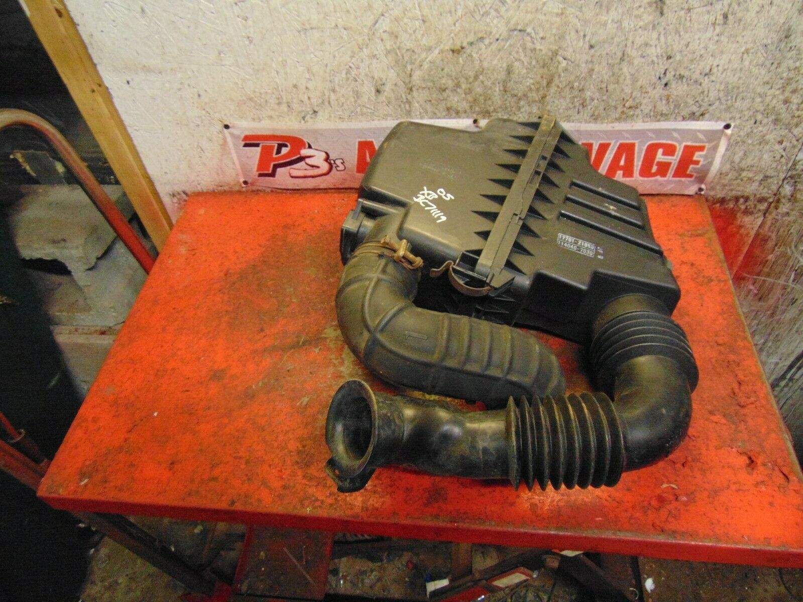 04 05 Scion XB oem 1.5 air filter cleaner intake housing box assembly