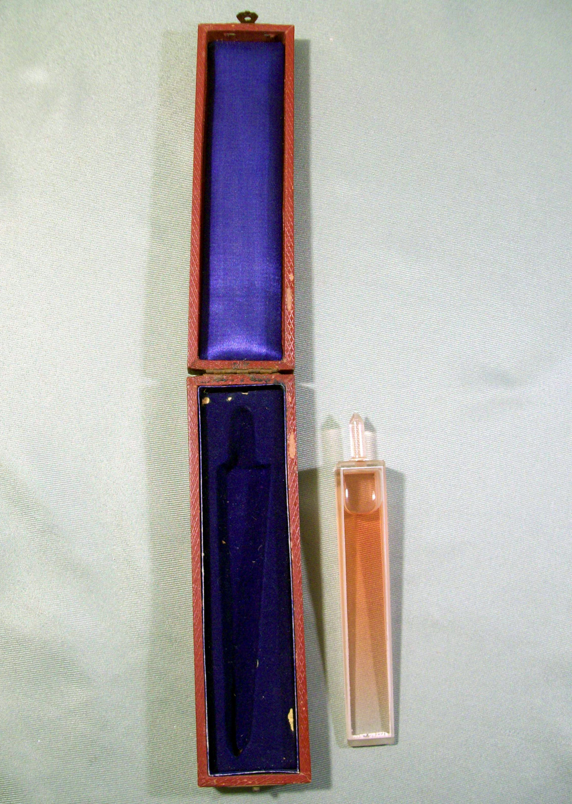 VINTAGE F HELLIGE & CO COLORIMETER GLASS CUVETTE WITH STORAGE CASE