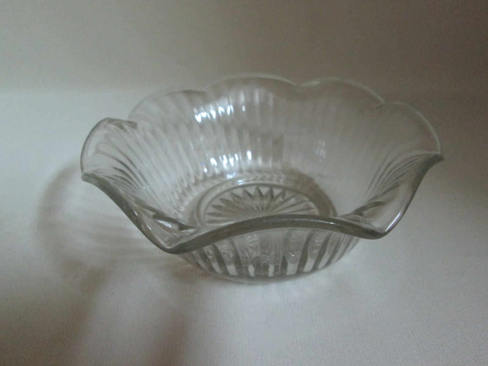 Glass Candy Nut Bowl Dish Scallop Rim Line Sides Sunburst Base Crystal
