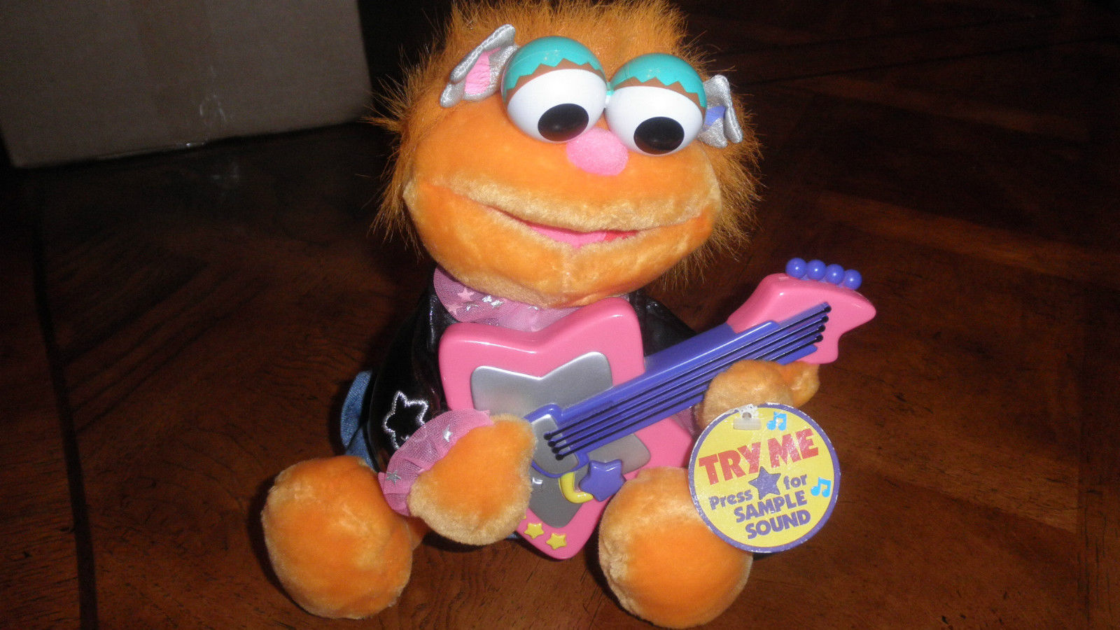RARE 1999 Sesame Street Rock and Roll ZOE Singing, rocking, Playing