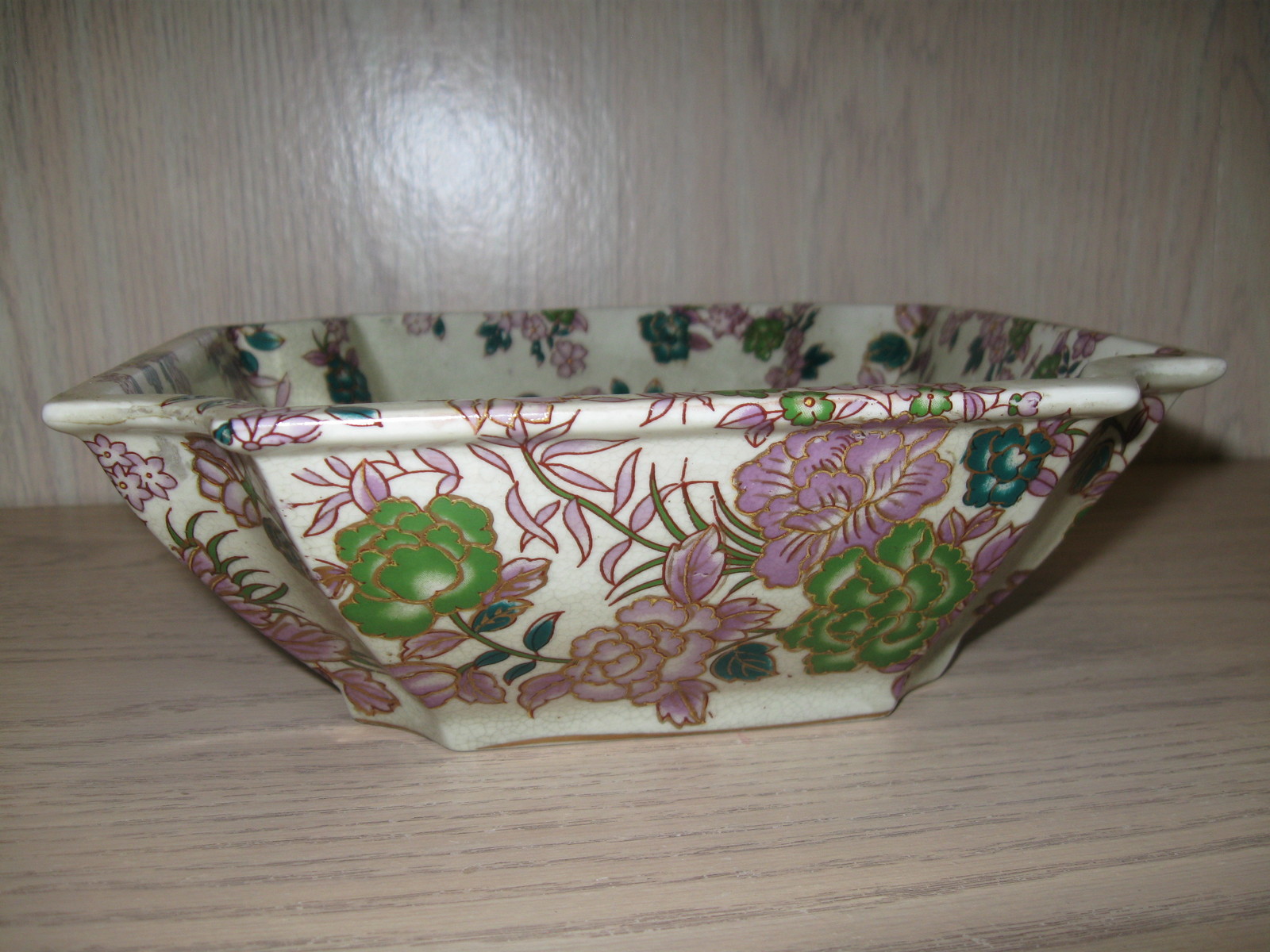 Asian Oriental Fruit Bowl or Candy Dish Made In China Flowers & Leaves