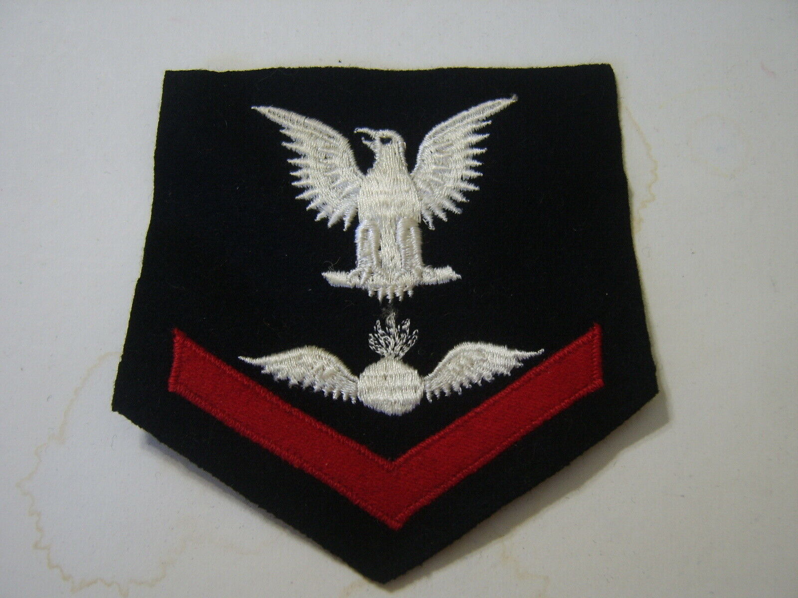 Primary image for AVIATION ORDNANCEMAN THIRD CLASS RATING BADGE - E4 WOOL  WW2  DTD 1943:KY20-2