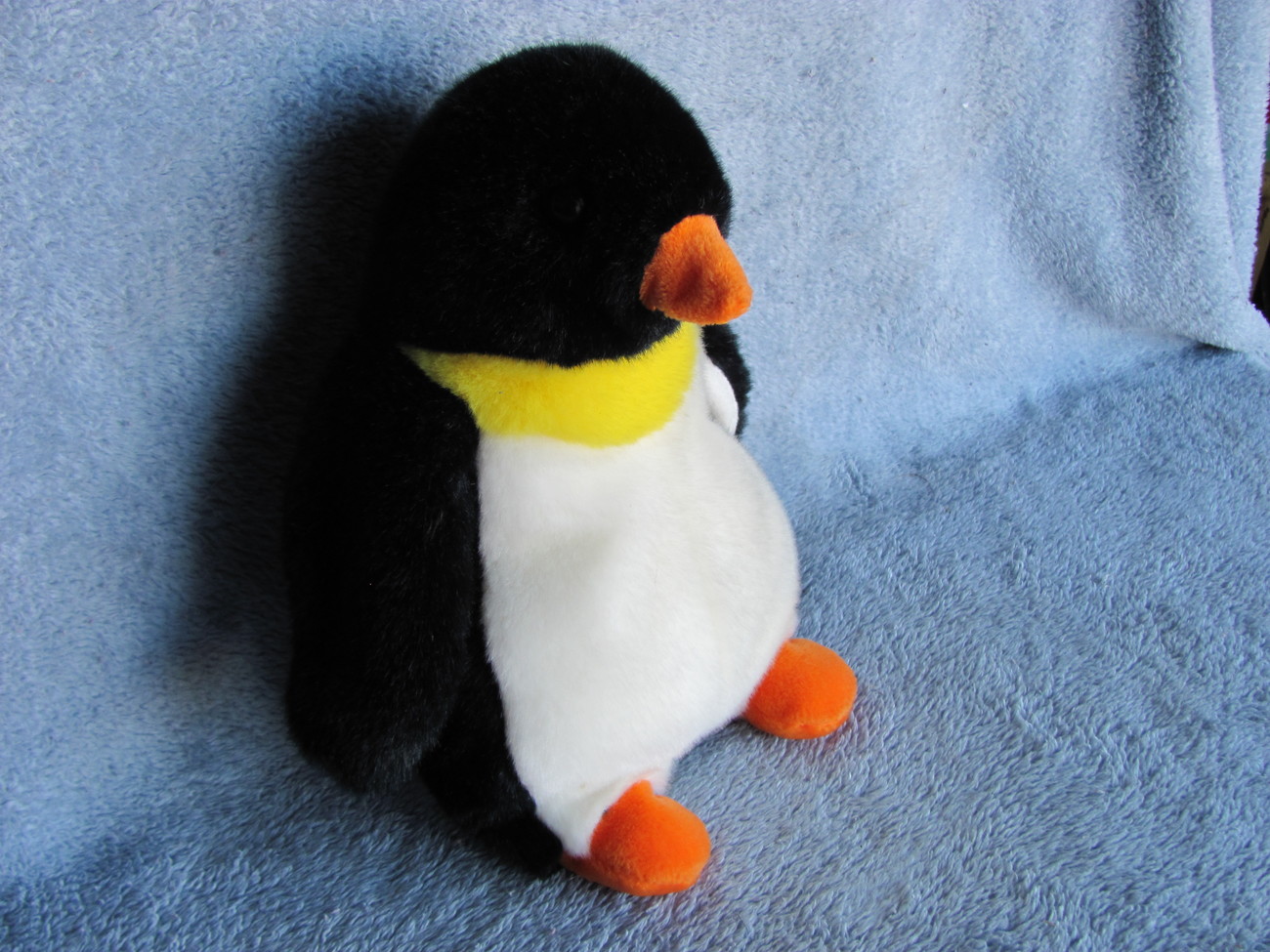 Ty Beanie Buddies Buddy Waddle the Penguin Retired - Retired