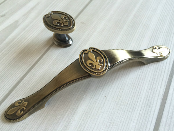 fleur de lis cabinet knobs and pulls