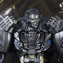 Transformers Studio Series 11 Deluxe Class Movie 4 Lockdown image 4