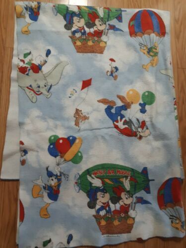 Mickey & Minnie Details about   Rare Disney Flannel Blanket Japan Release Only 140 X 100cm