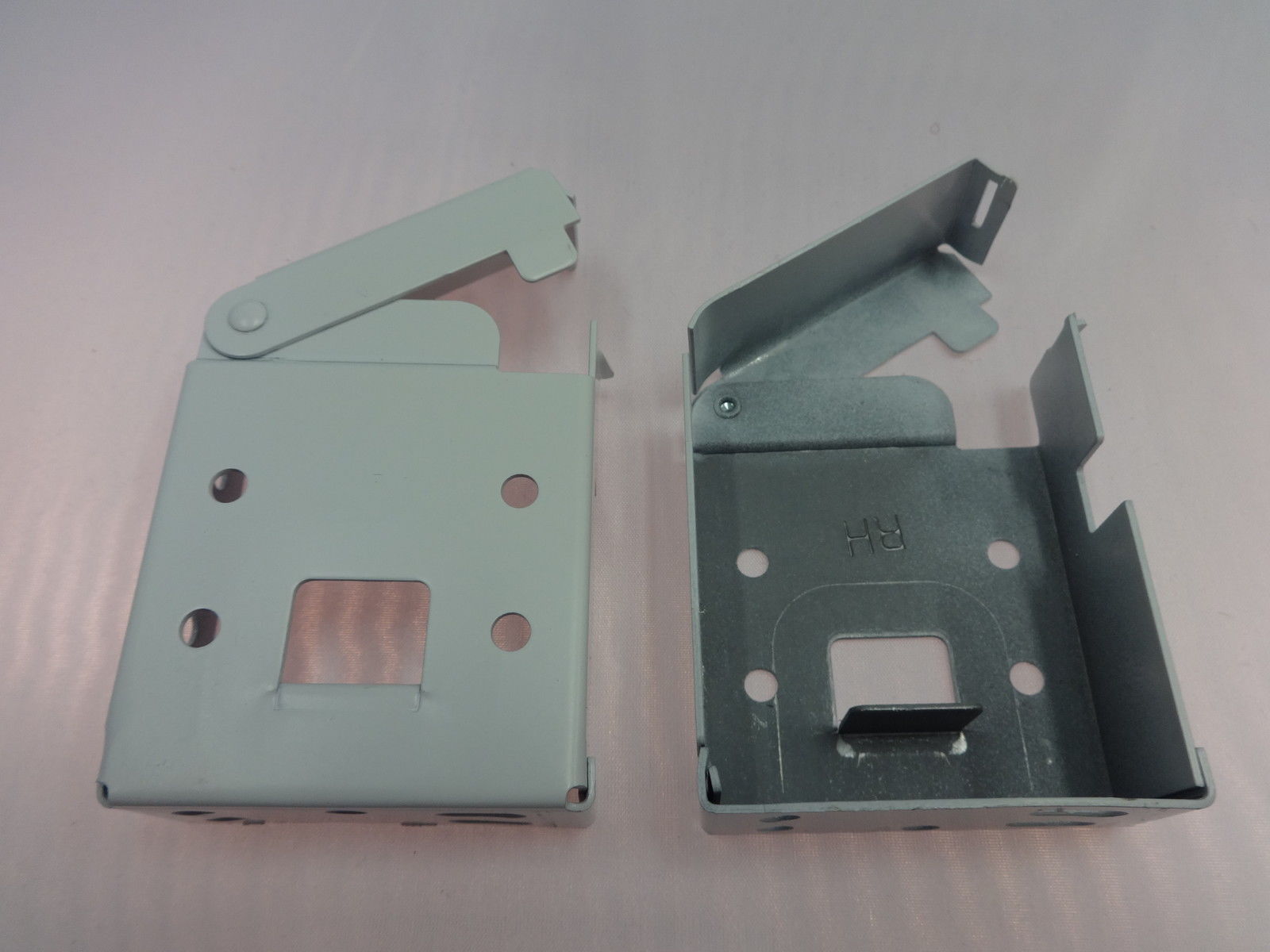 Mounting Brackets for 2.5" Horizontal Blinds in White, Box Style / for