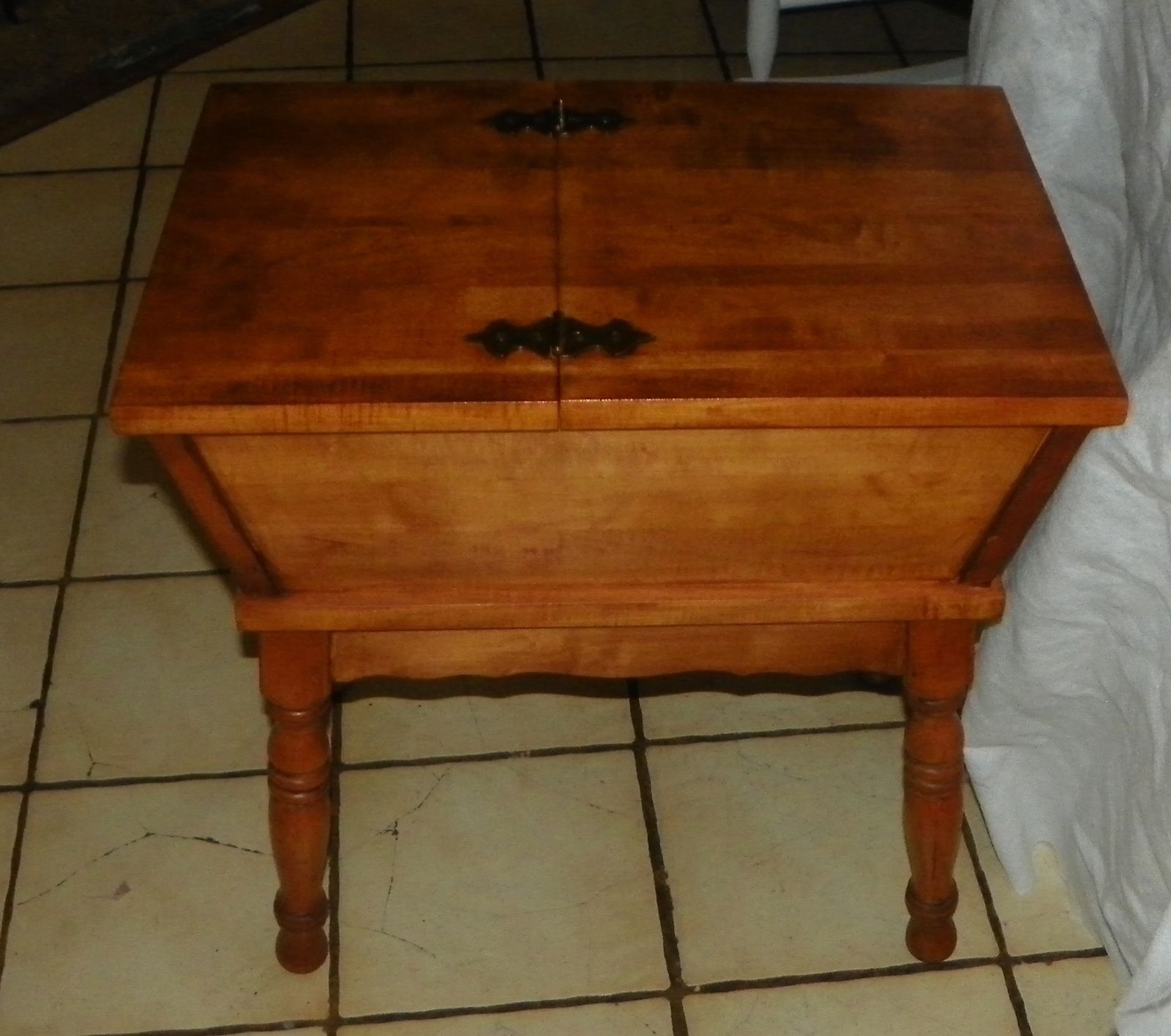 Maple Doughboy End Table / Side Table Post1950