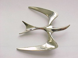 Sarah Coventry Soaring Bird Seagull Barn Swallow Vintage Silver Toned Br... - $24.74