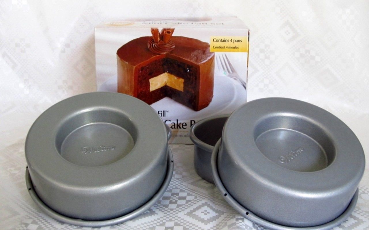 WILTON TASTY FILL MINI CAKE PAN SET FILLED CAKES NIB 4 PANS IN BOX