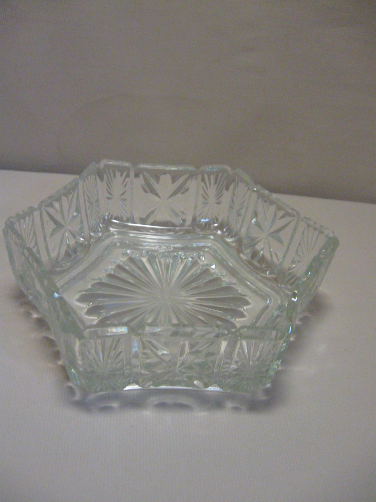 AvonFostoriaCandyNutDishCrystalGlassClearPanelsFlowerStar