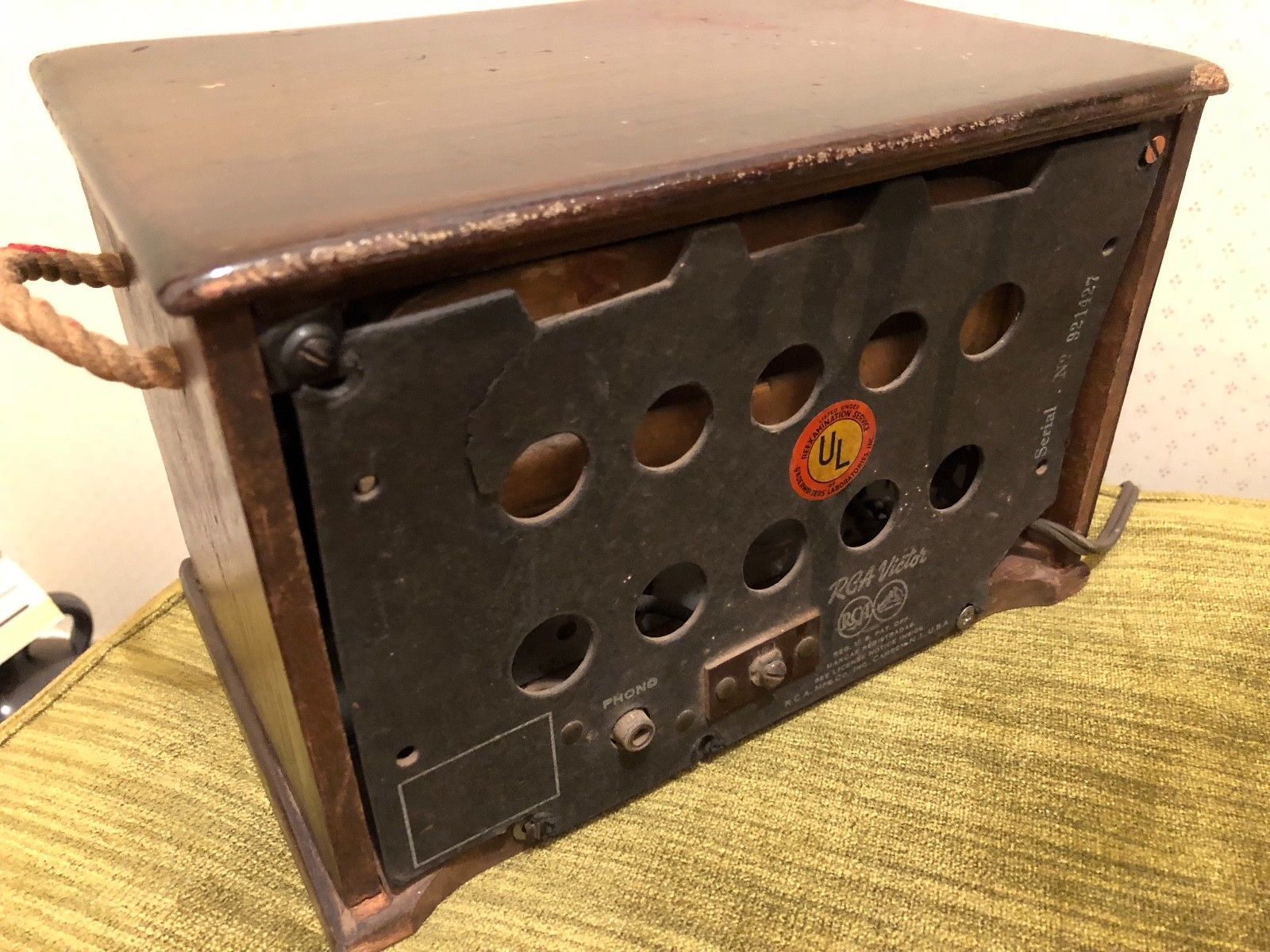 RARE 1939 RCA Treasure Chest Wood Radio w Rope Handles 40X54 193049