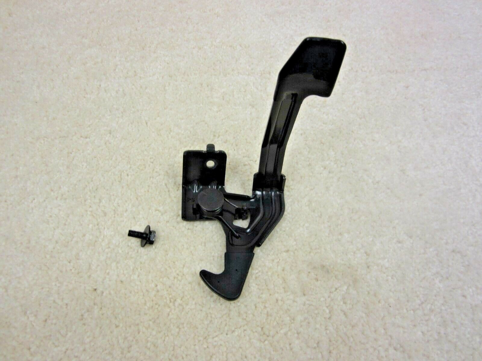 2014 - 2018 KIA SOUL OEM FRONT HOOD SAFETY LATCH 81150-B2000 #55-2N - Hoods