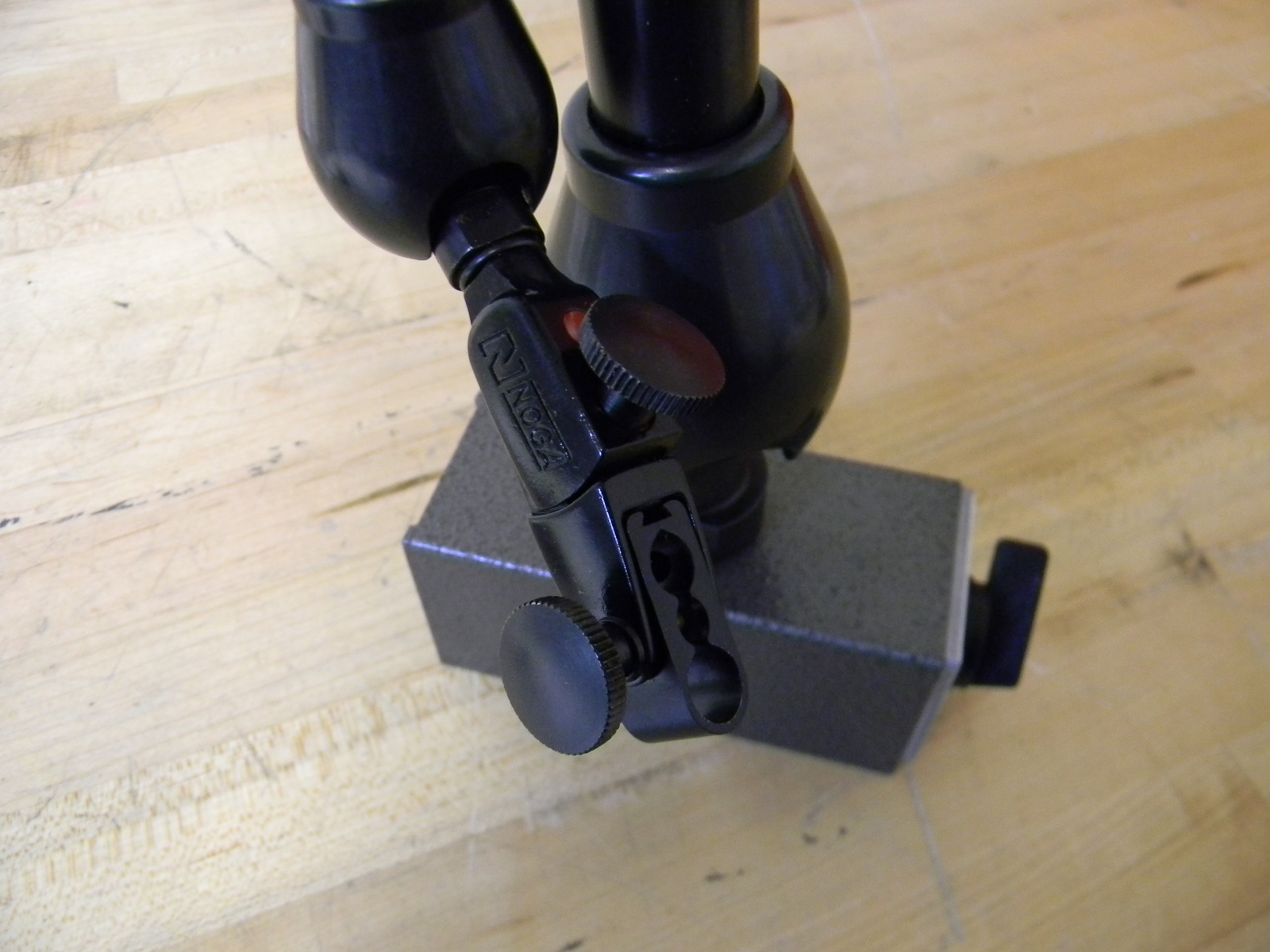 Noga MA61003 Articulating Indicator Holding System w/ Base