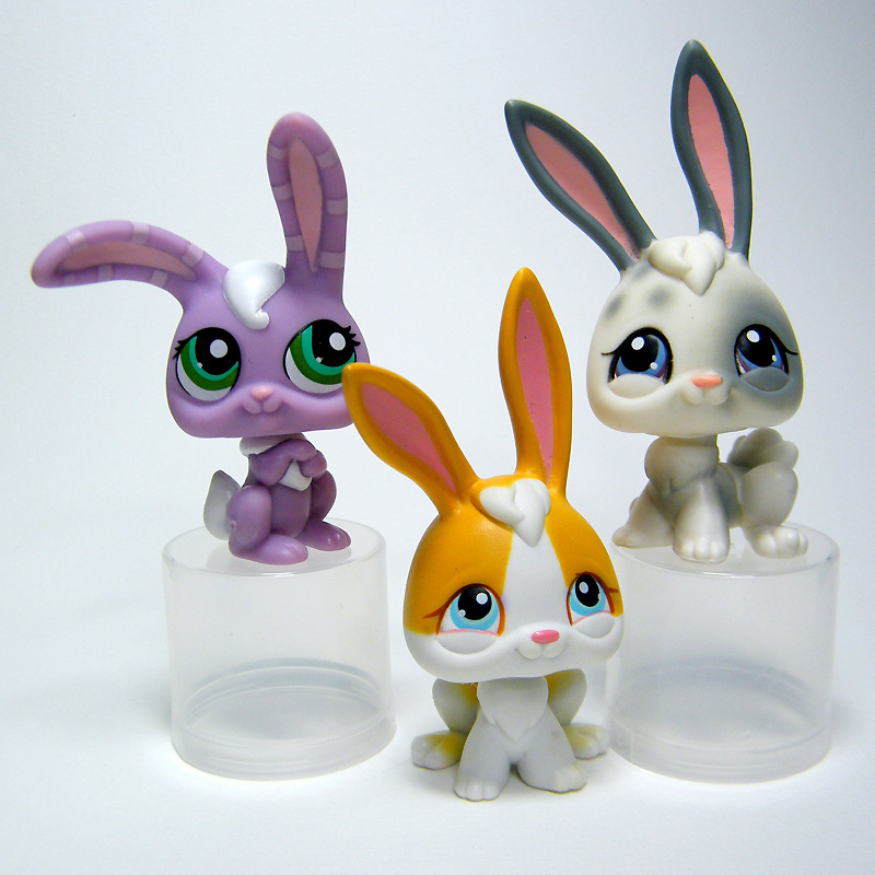 Littlest Pet Shop~#2208~Bunny Rabbit~Beige White~Purple Glitter~Green Dot Eyes 