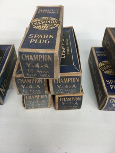 SPARK PLUG SET SPARK PLUGS BOX OF 10 VINTAGE CHAMPION J-14Y NOS NEW OLD STOCK