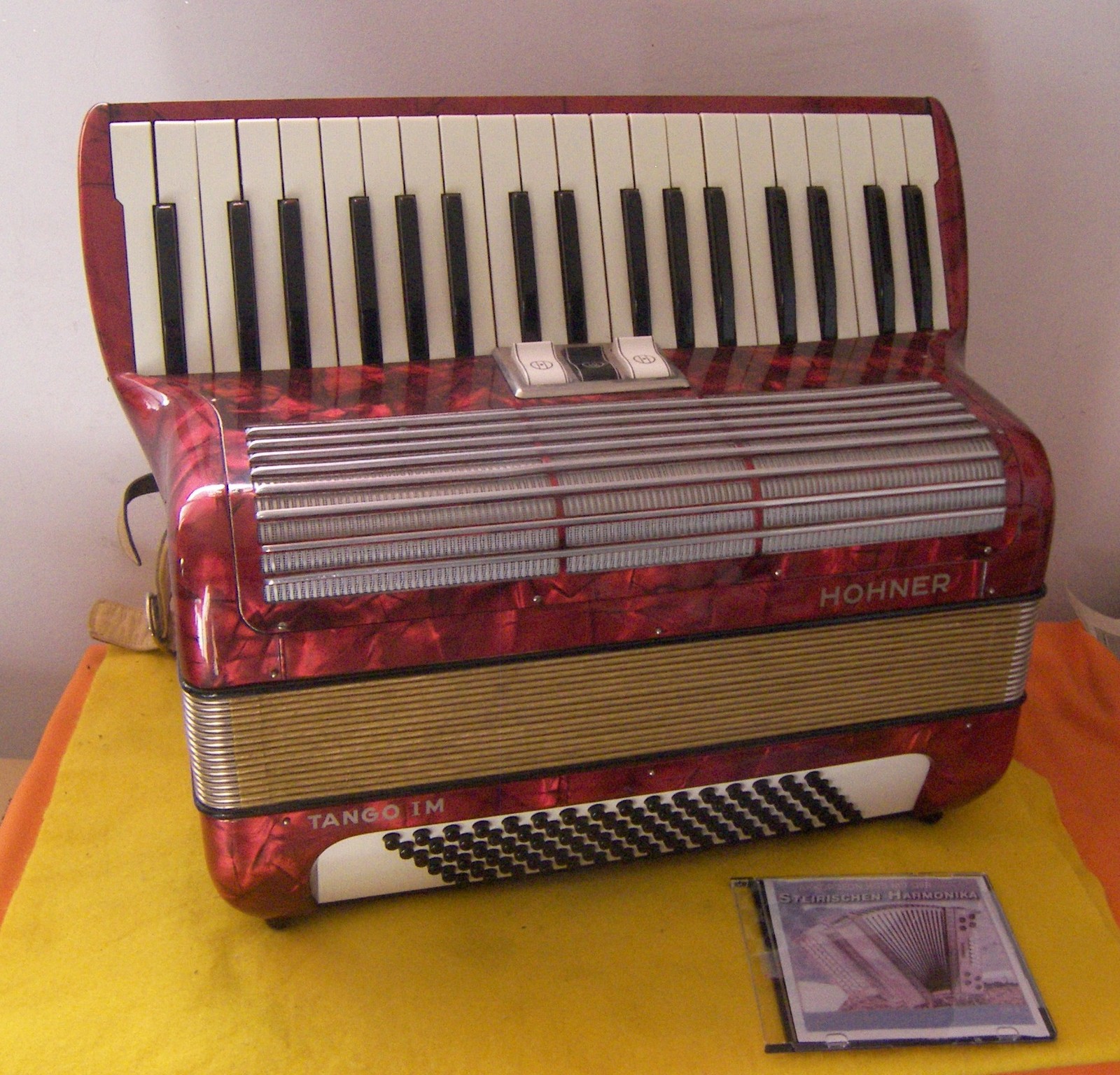 Hohner Tango IM Accordion Full Size 120 Bass Collectors Item