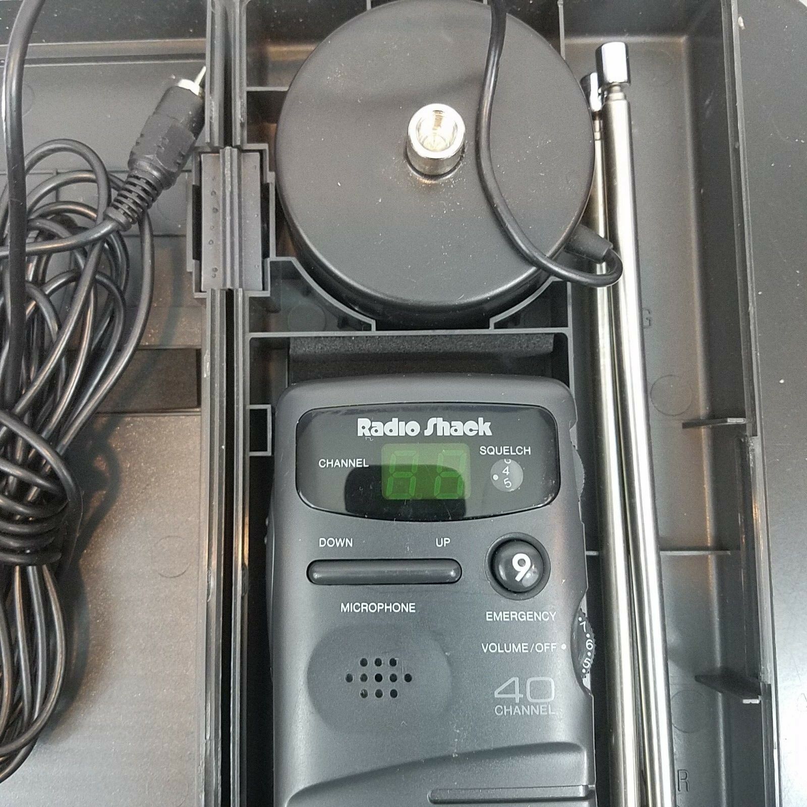 Radio Shack 2 WAY CB RADIO & ANTENNA 40 Channel Emergency Citizens Band