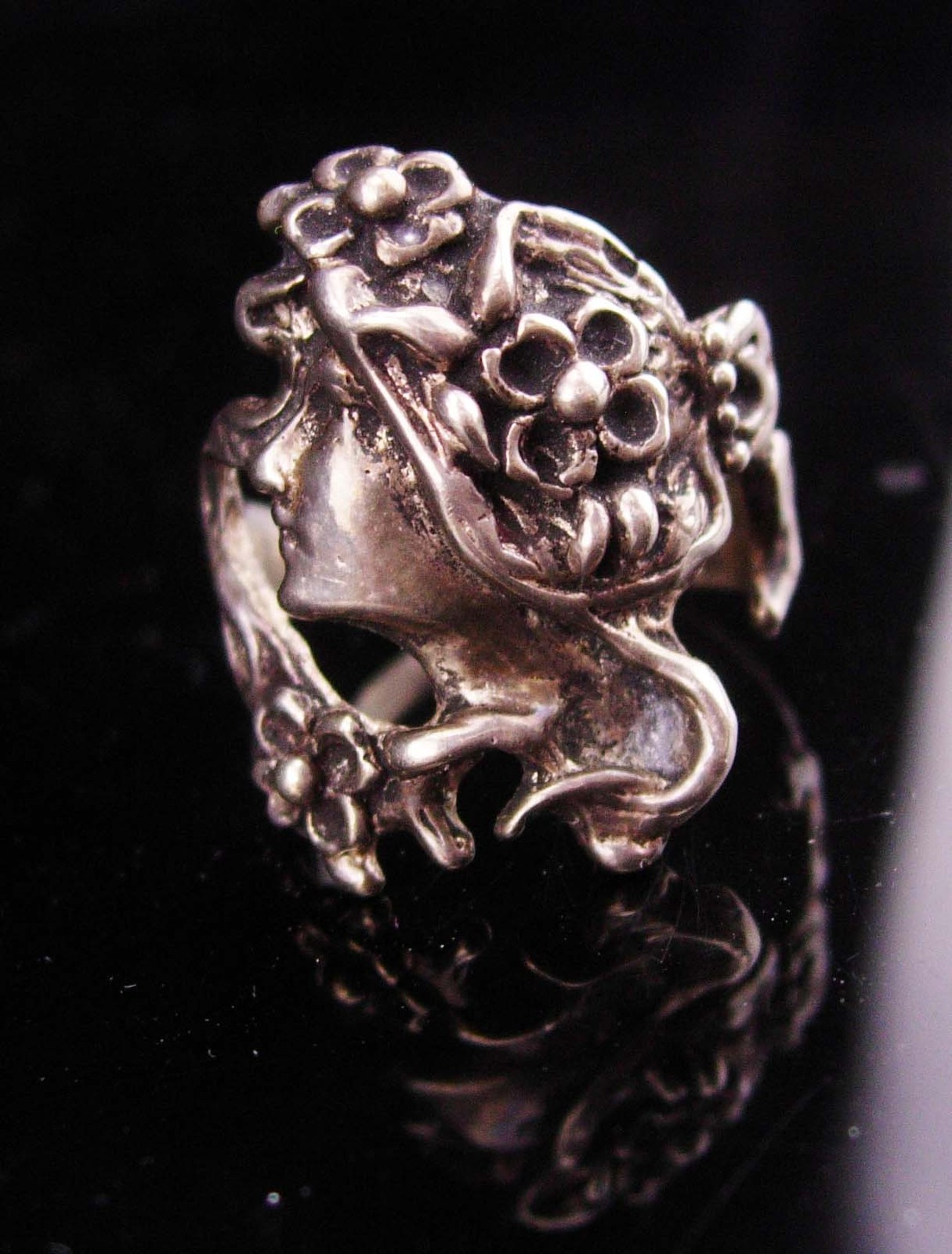 Vintage Art nouveau ring / silver Mucha head / sterling Goddess ring