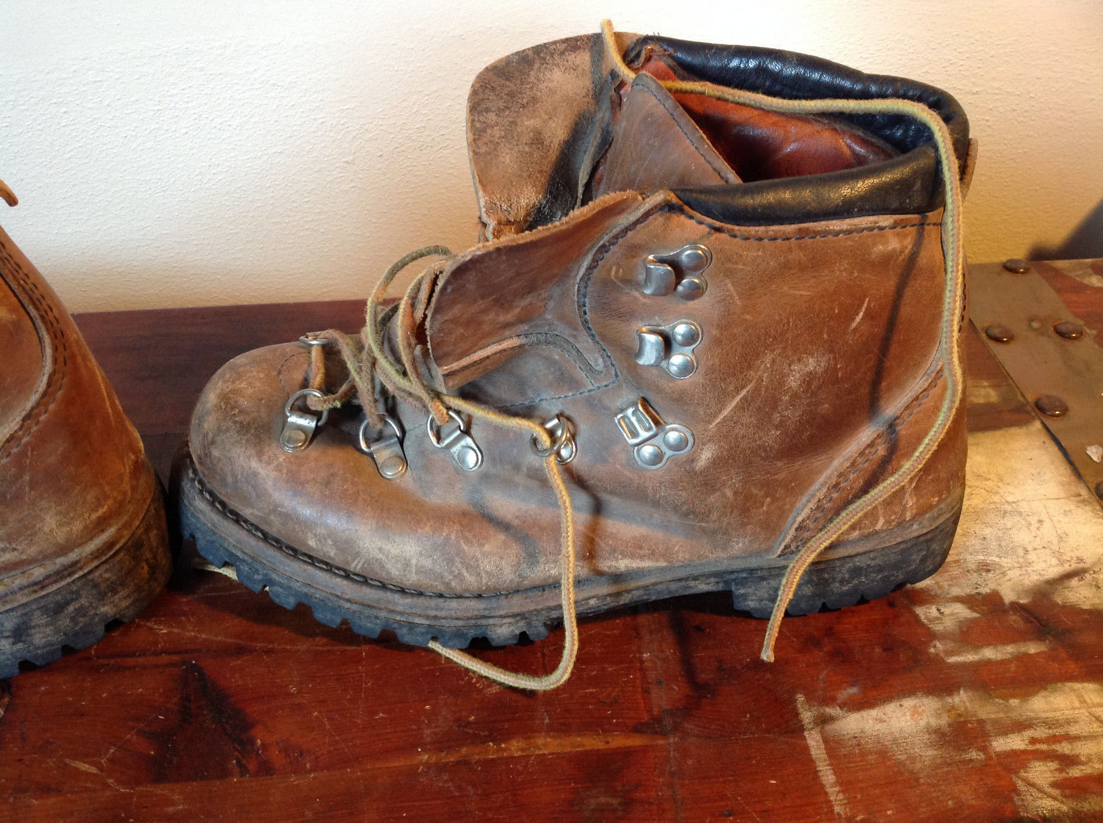 Vibram Size 7 Sturdy Brown Work Boots Thick Leather Material Sturdy ...