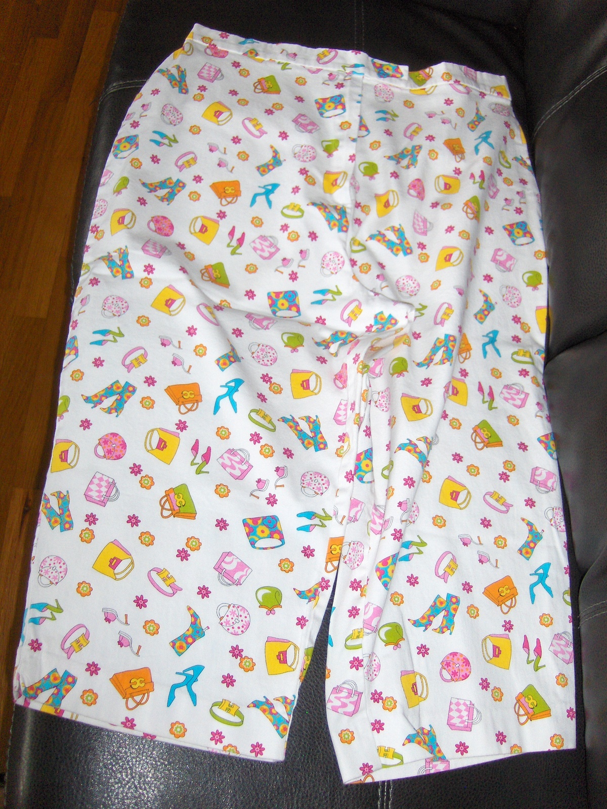 Briggs Capri Stretch Pants Womens Size 18 Purse and Shoes Design Cropped Pants