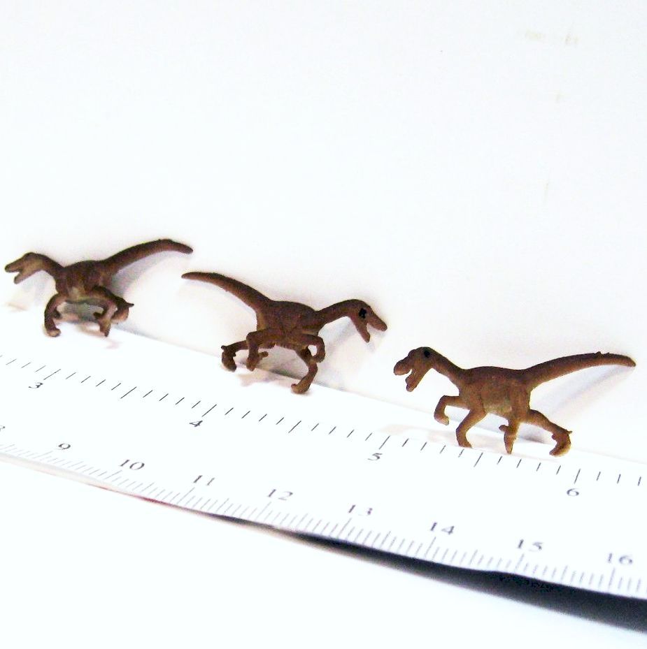 Dollhouse Toy Waving Beckoning Cat Set//2 11996 Game Pcs Micro-mini Miniature
