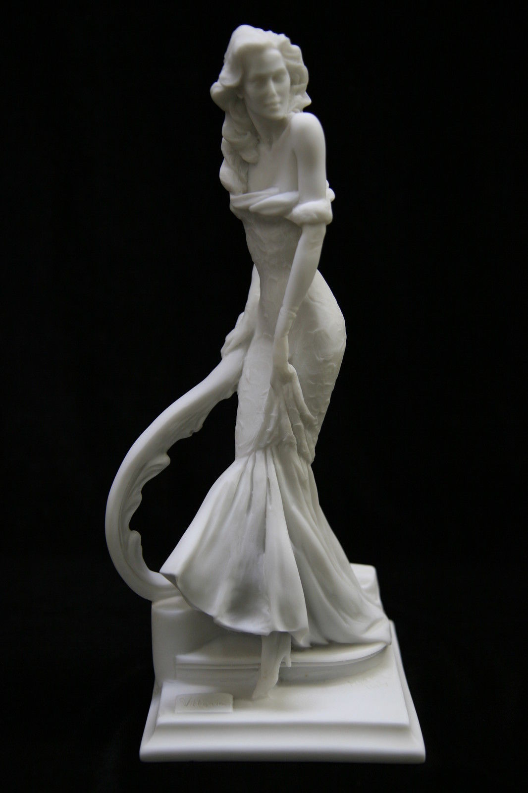 Sexy Elegant Woman Standing Italian Statue Sculpture Vittoria Made In