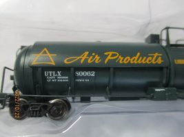 Broadway Limited # 3823 Air Products Cryogenic Tank Car #UTLX 80058 & 80062. (N) image 7