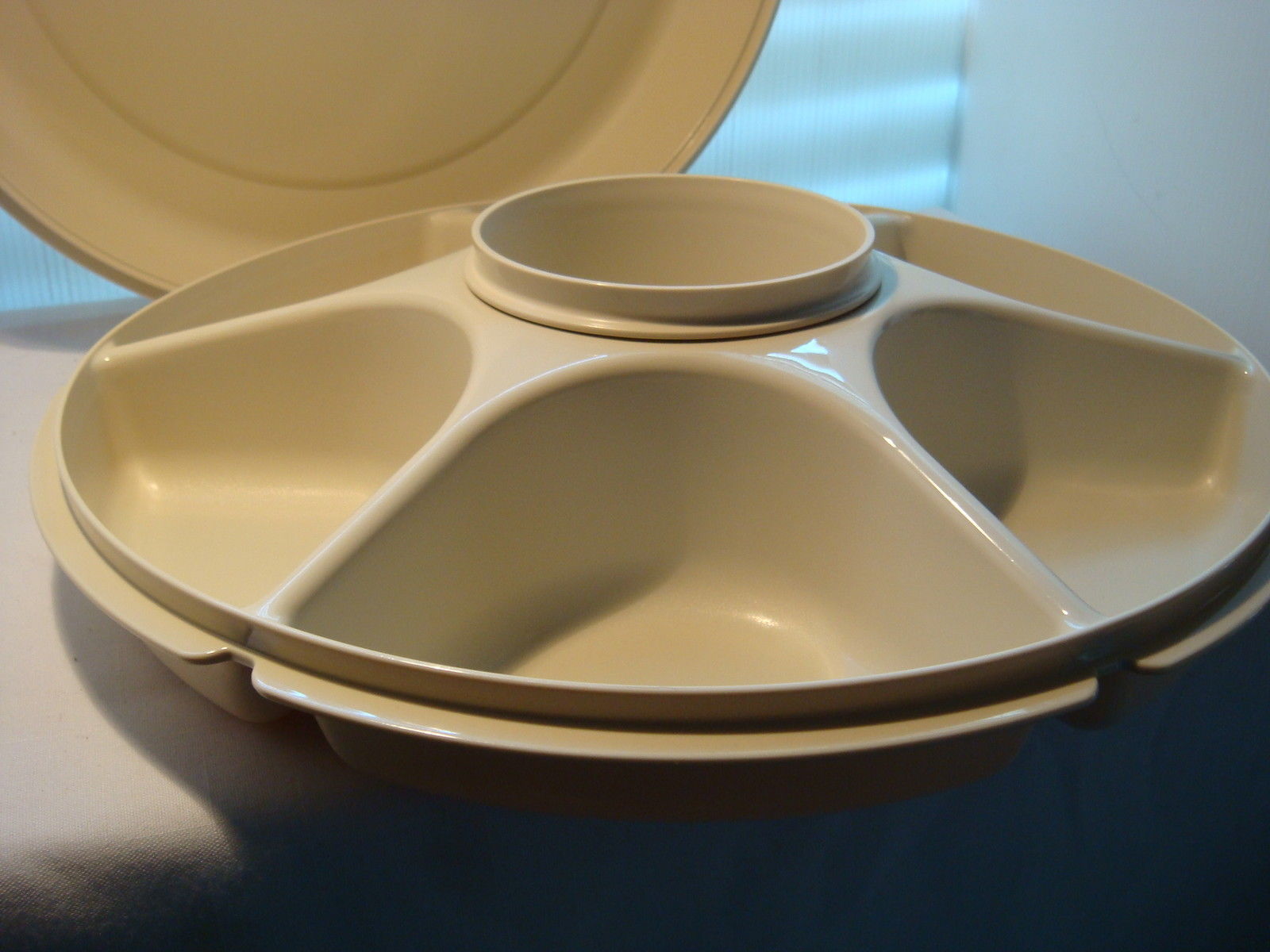 VINTAGE TUPPERWARE SERVE SET 1980'S PRESENT FOODS WITH STYLE & ELEGANCE