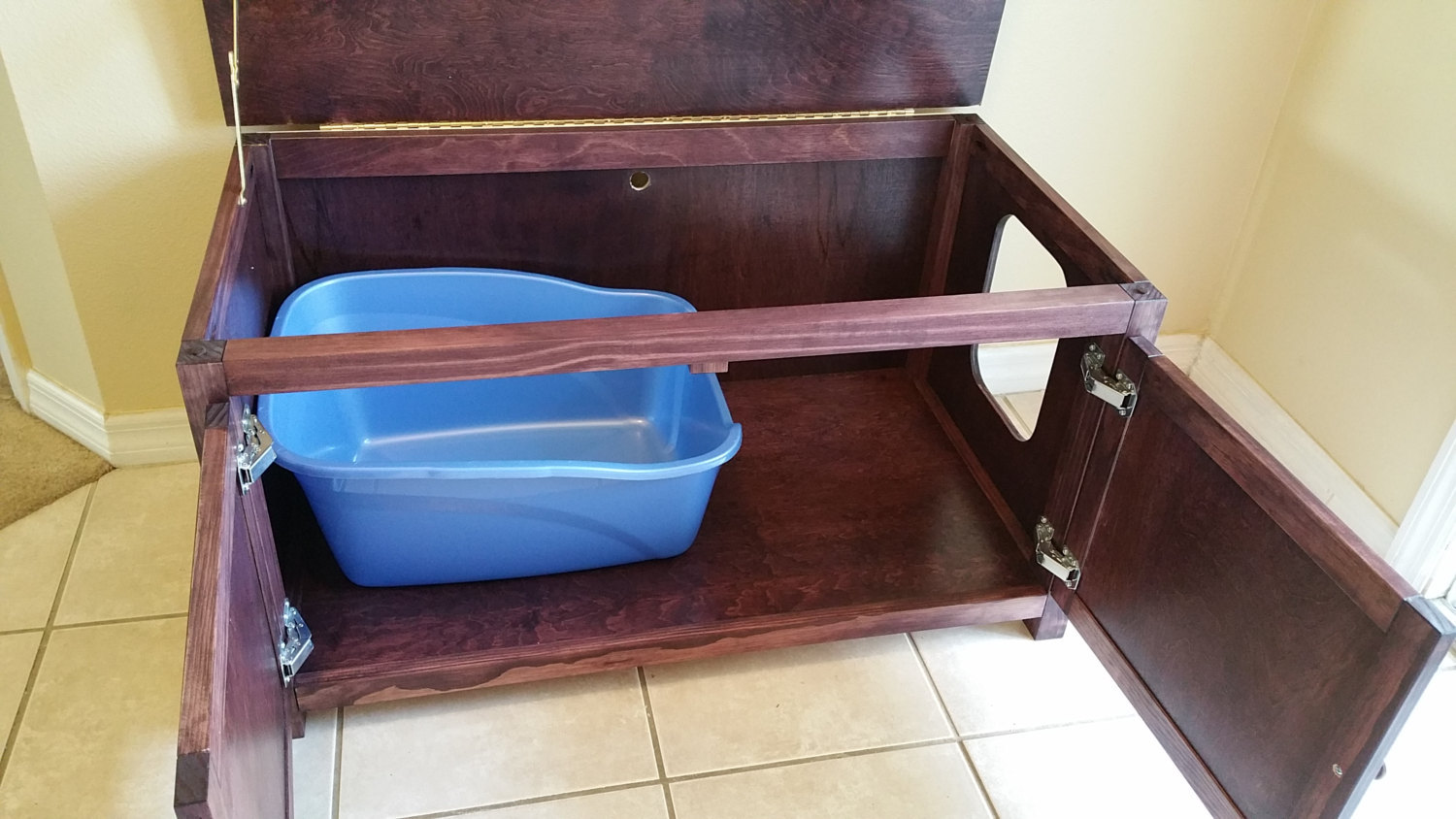 Low Cat Litter Box / Bathroom, Odor Free. Smooth Sides, Hinged Lid, Made Furniture