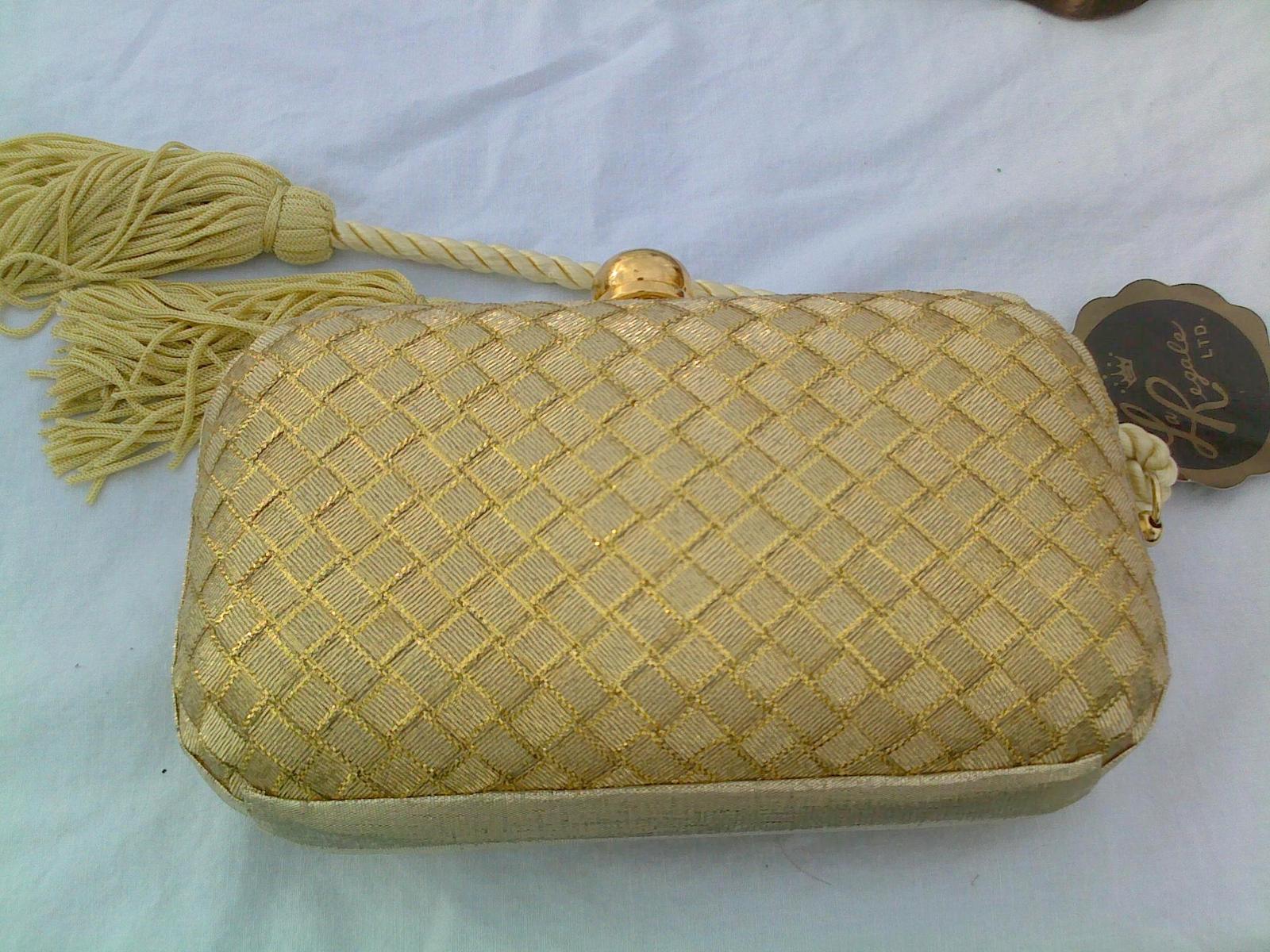 la regale clutch purse