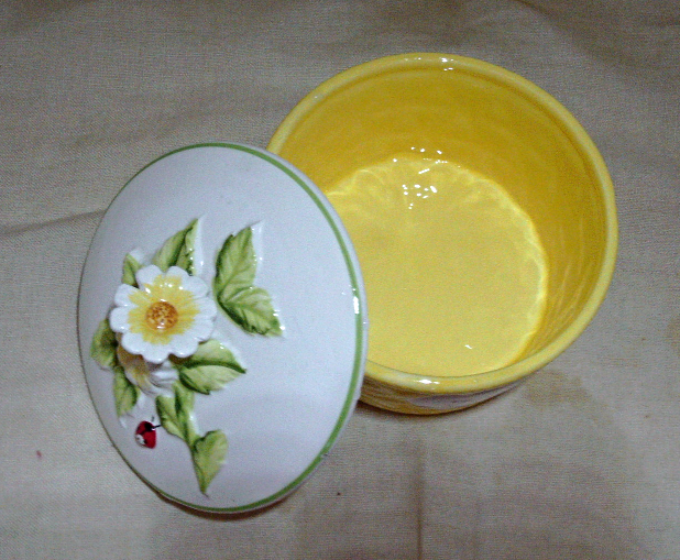 Vintage Retro Round Ceramic Butter Dish/Crock with Lid // Margarine