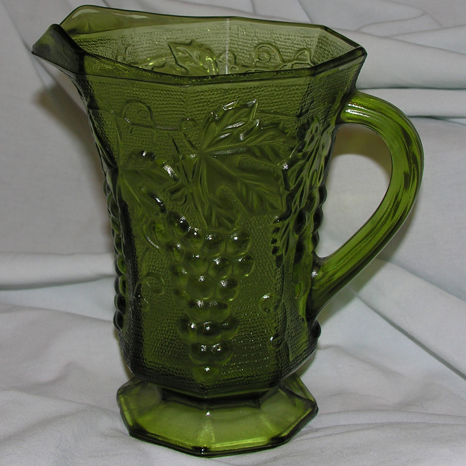 Vintage anchor hocking forest green glassware