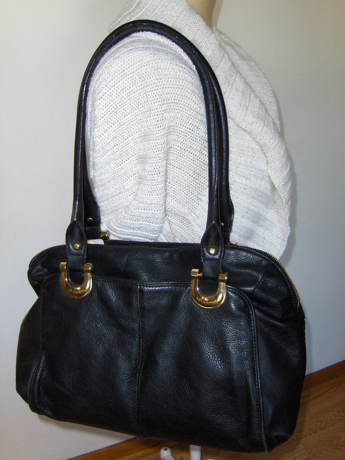 b makowsky black leather shoulder bag