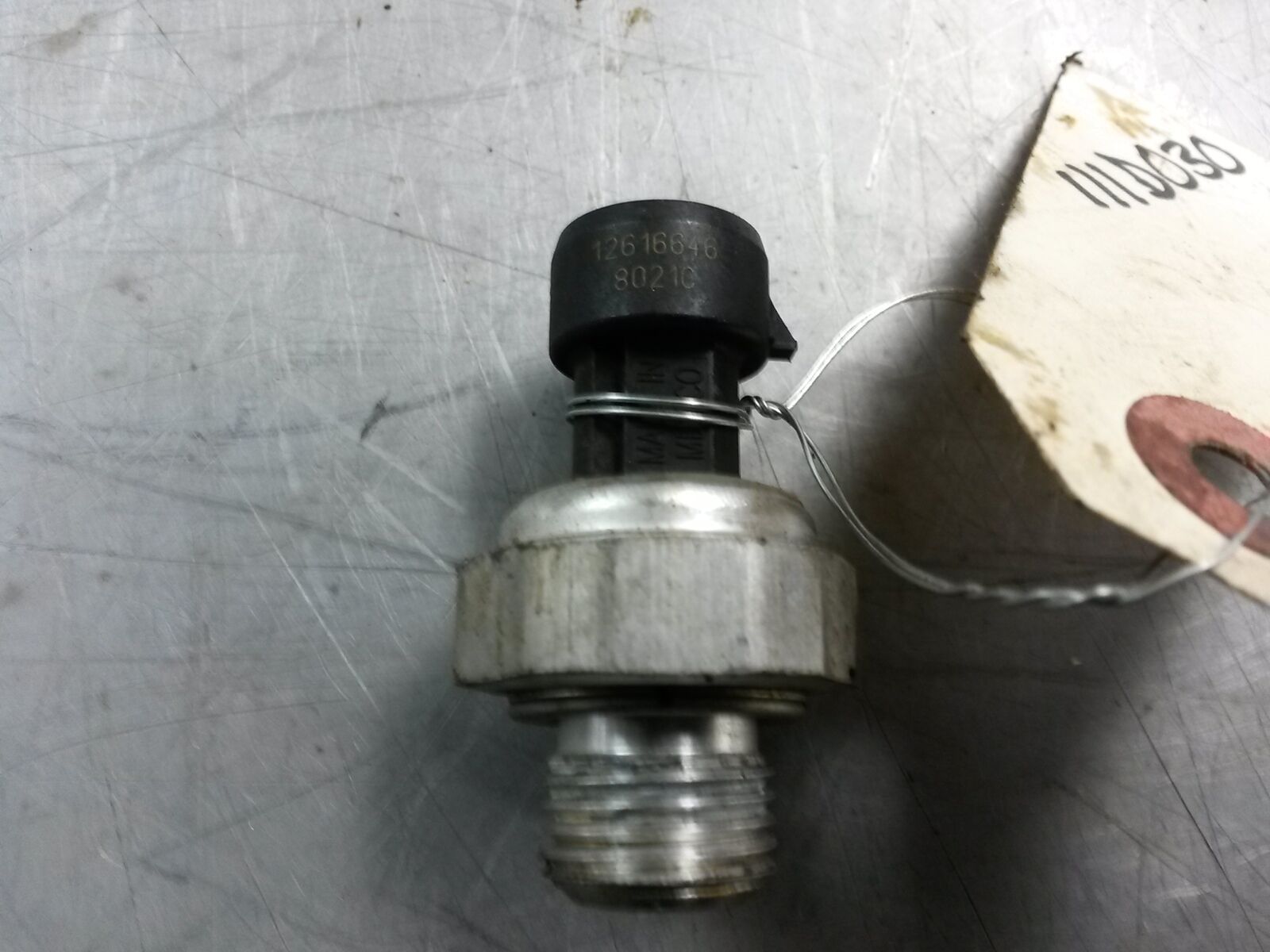 111D030 Engine Oil Pressure Sensor 2008 GMC Yukon XL 1500 6.2 Car