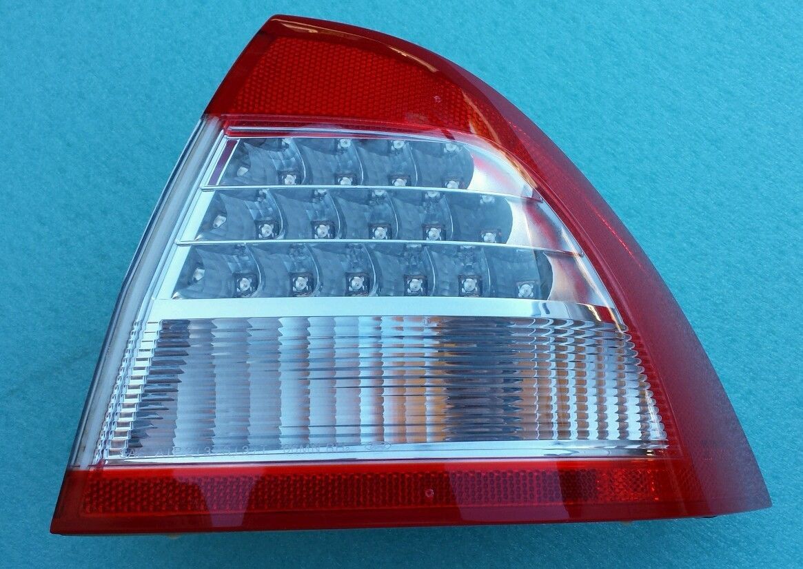MERCURY MILAN RH PASSENGER'S SIDE OUTER TAIL LIGHTLAMP ASSEMBLY 2006