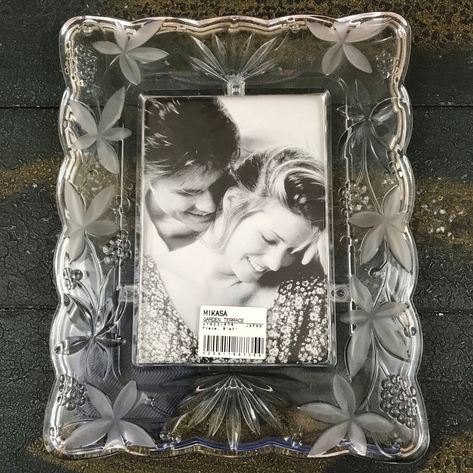 mikasa-japan-crystal-etched-art-garden-terrace-picture-frame-5-x-7-nwt