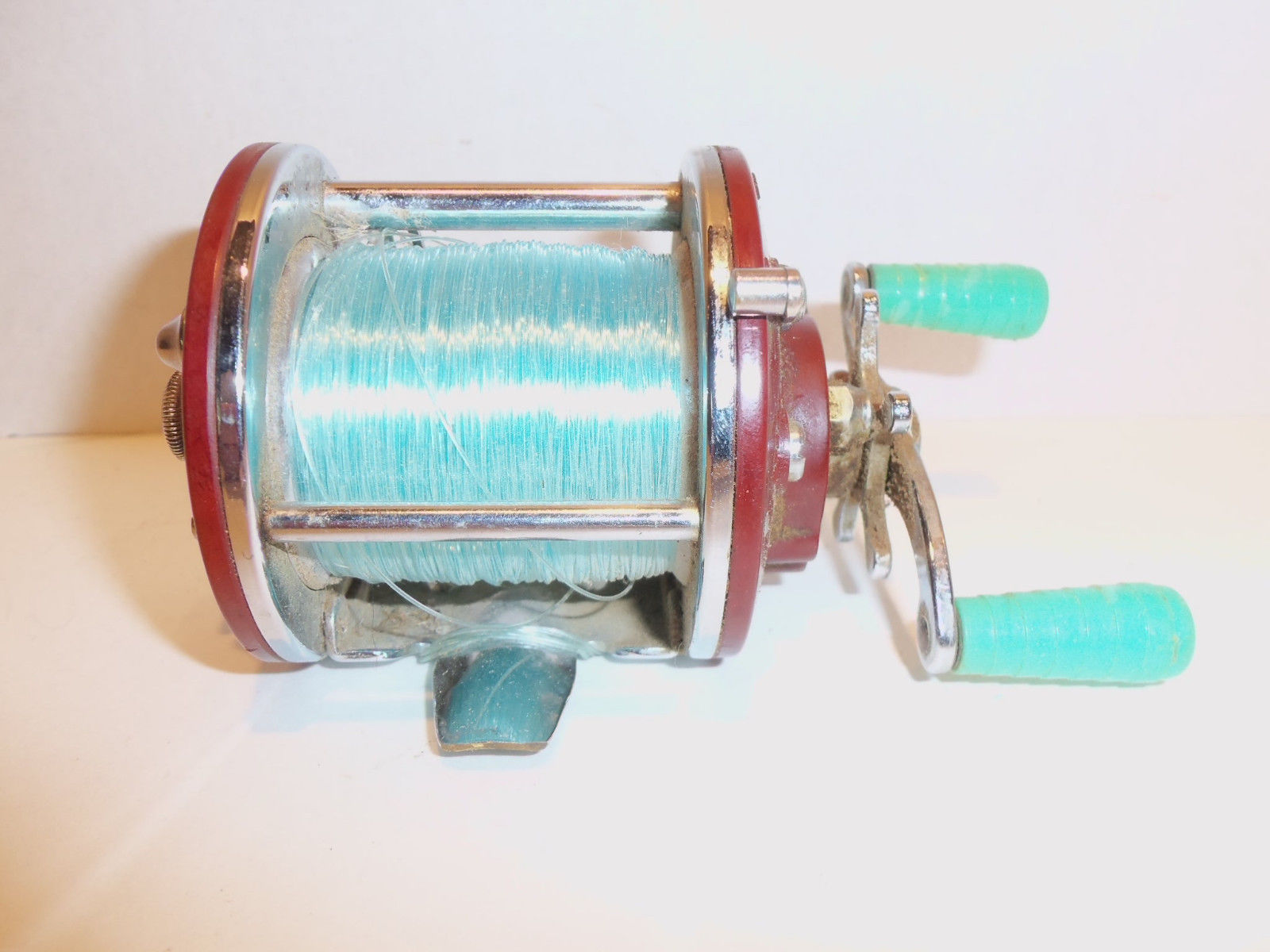 Vintage Penn Peer No 109 Spinning Fishing Casting Reel Red Sides Green ...