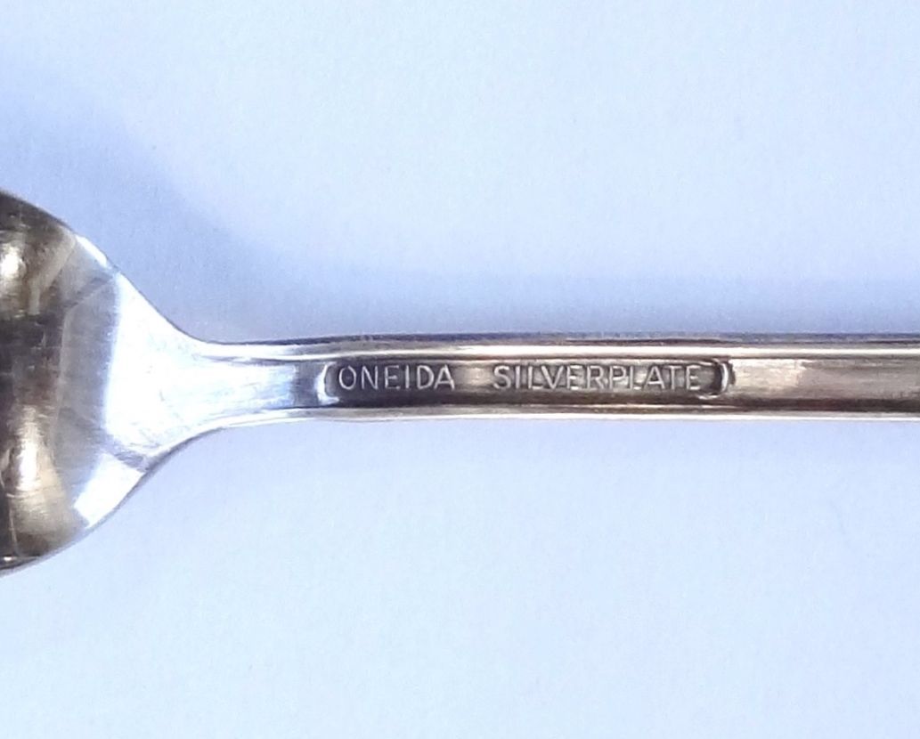 Collector Souvenir Spoon Canada Manitoba Gillam Home of the Trapper's