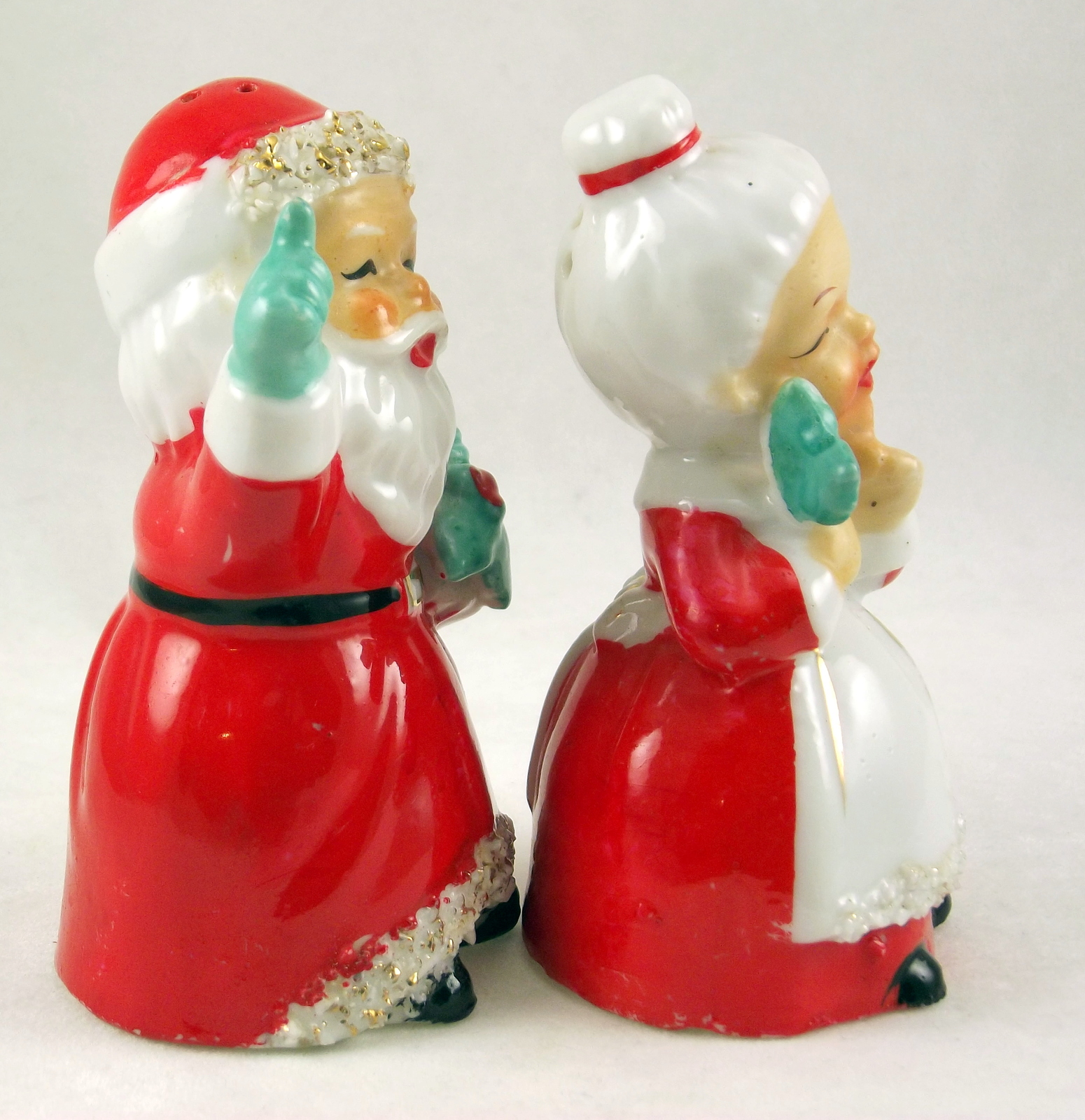 vintage porcelain santa mrs claus salt pepper shaker set vintage porcelain santa mrs claus salt pepper shaker set