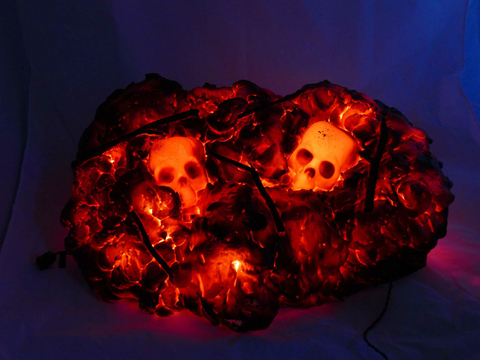 Lighted Skull Halloween Decor - Glowing Skeleton In Plastic Dome Cloche With Bats, Spooky Tabletop Display For Mantel Or Shelf