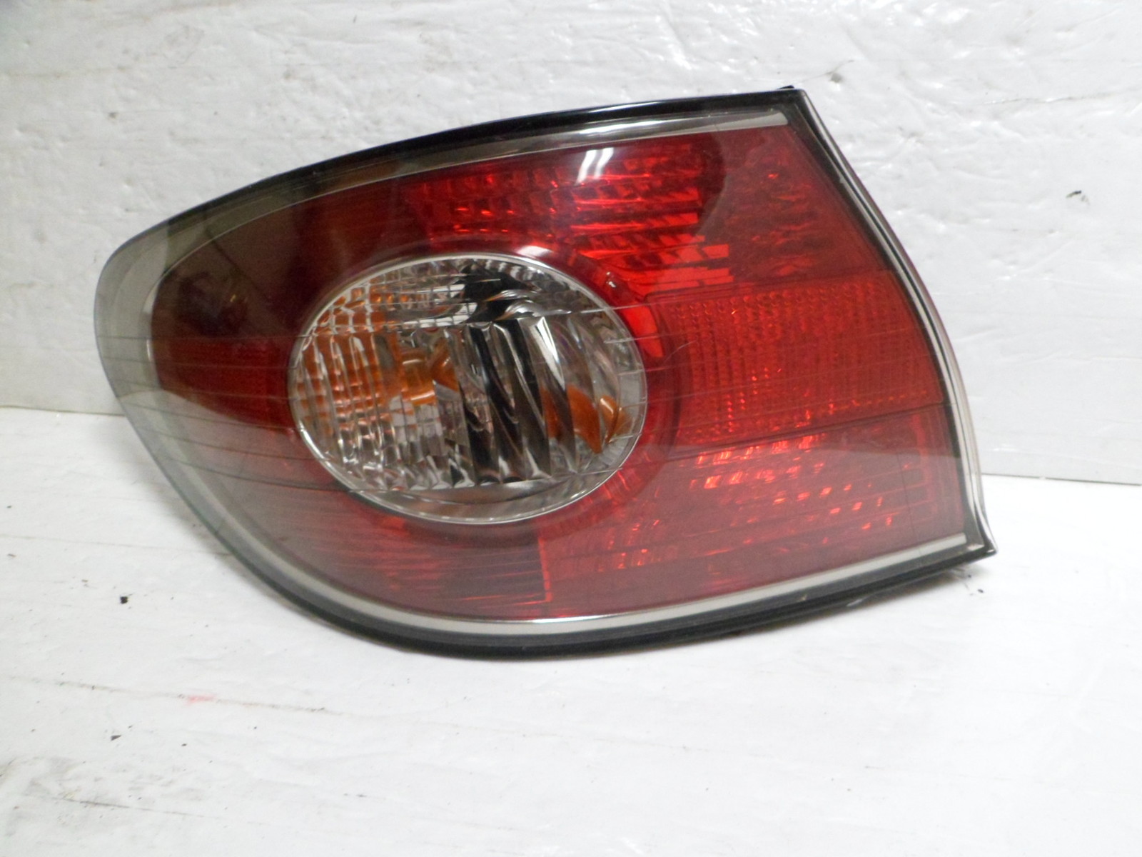 2002 2003 2004 Lexus Es300 Es330 Driver Side Tail Light - Car & Truck 