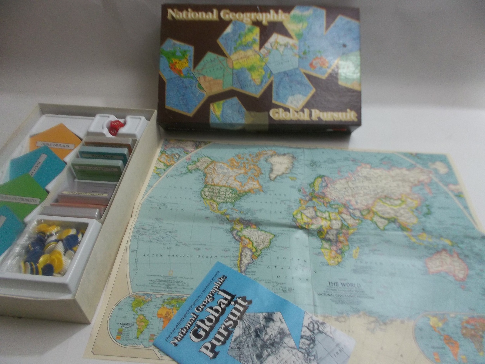 1987 National Geographic Global Pursuit Game Board Game Contemporary